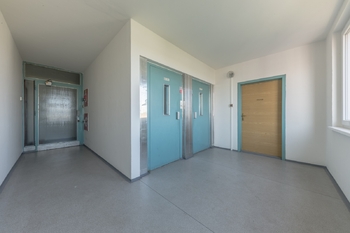 chodba - Prodej bytu 4+1 v osobním vlastnictví 88 m², Praha 9 - Černý Most
