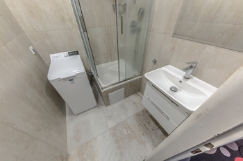koupelna - Prodej bytu 4+1 v osobním vlastnictví 88 m², Praha 9 - Černý Most