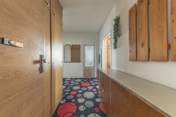 předsíň - Prodej bytu 4+1 v osobním vlastnictví 88 m², Praha 9 - Černý Most