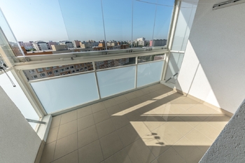 balkón - Prodej bytu 4+1 v osobním vlastnictví 88 m², Praha 9 - Černý Most