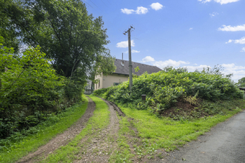 příjezd z usedlosti - Prodej domu 130 m², Pilníkov