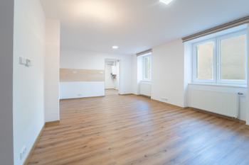 Obývací pokoj s kuchyňským koutem - Pronájem bytu 2+kk v osobním vlastnictví 53 m², Kutná Hora