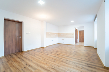 Obývací pokoj s kuchyňským koutem - Pronájem bytu 2+kk v osobním vlastnictví 53 m², Kutná Hora