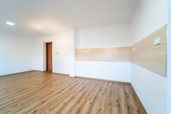 Obývací pokoj s kuchyňským koutem - Pronájem bytu 2+kk v osobním vlastnictví 53 m², Kutná Hora