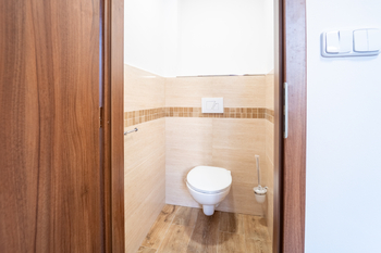 Samostatné WC - Pronájem bytu 2+kk v osobním vlastnictví 53 m², Kutná Hora