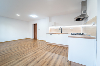 Obývací pokoj s kuchyňským koutem - Pronájem bytu 2+kk v osobním vlastnictví 53 m², Kutná Hora