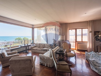 Prodej bytu 6 a více v osobním vlastnictví 232 m², Montesilvano