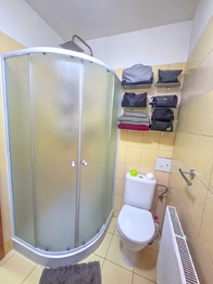 koupelna - Pronájem bytu 1+kk v osobním vlastnictví 28 m², České Budějovice