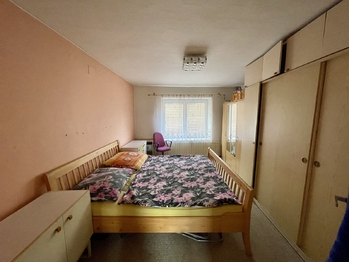 přízemí ložnice - Prodej domu 190 m², Míškovice