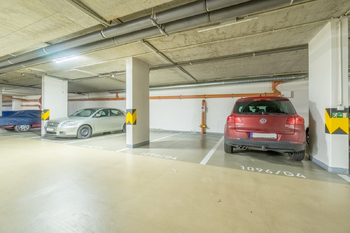 Pronájem garážového stání 7832 m², Praha 9 - Letňany