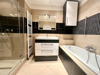 Koupelna - Pronájem bytu 3+1 v osobním vlastnictví 89 m², Brno