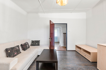 Prodej pozemku 692 m², Dobřejovice