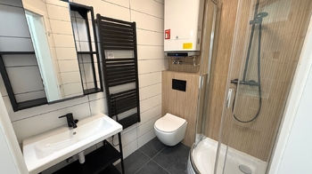Koupelna - Pronájem bytu 2+kk v osobním vlastnictví 40 m², Praha 9 - Horní Počernice