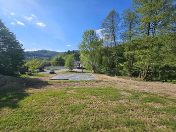 pohled z horní části zahrady - Prodej domu 223 m², Hraběšice