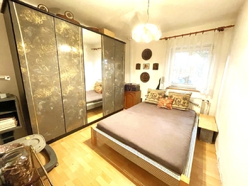2.pokoj v přízemí - Prodej domu 400 m², Křimov