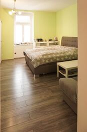 Obývací pokoj - Pronájem bytu 1+1 v osobním vlastnictví 32 m², Znojmo