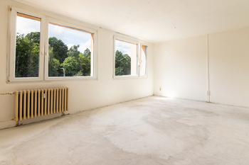 obývací pokoj - Prodej bytu 1+kk v družstevním vlastnictví 33 m², Kladno