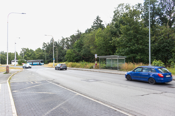 zastávka autobusu - Prodej bytu 1+kk v družstevním vlastnictví 33 m², Kladno