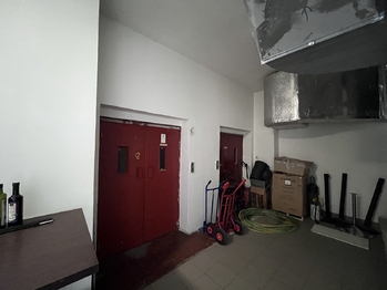 zásobovací výtahy - Pronájem obchodních prostor 487 m², Liberec