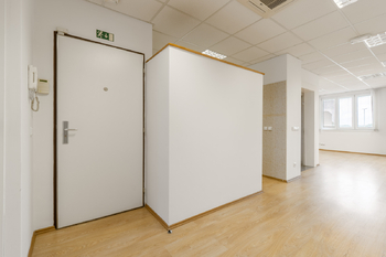 Pronájem kancelářských prostor 156 m², Praha 4 - Nusle