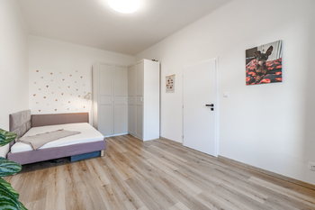 Ložnice 1 - Pronájem bytu 3+kk v osobním vlastnictví 61 m², Praha 8 - Libeň