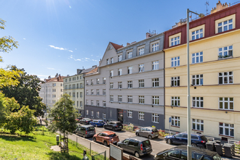 Pohled na dům - Pronájem bytu 3+kk v osobním vlastnictví 61 m², Praha 8 - Libeň