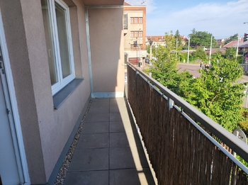 balkón - Pronájem bytu 1+kk v osobním vlastnictví 43 m², Pardubice