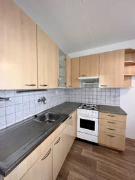 Kuchyň - Pronájem bytu 1+1 v družstevním vlastnictví 40 m², Praha 4 - Lhotka