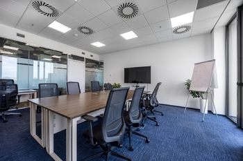 Pronájem kancelářských prostor 319 m², Praha 8 - Karlín