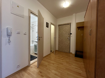 Předsíň  - Pronájem bytu 3+kk v osobním vlastnictví 73 m², Benešov