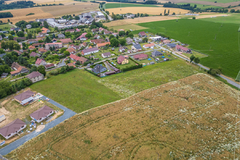 Prodej pozemku 10000 m², Zbizuby