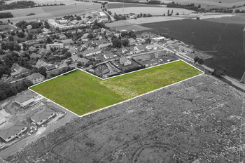 Prodej pozemku 10000 m², Zbizuby