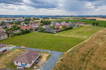 Prodej pozemku 10000 m², Zbizuby