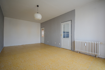 Obývací pokoj - Prodej bytu 3+1 v družstevním vlastnictví 99 m², Hradec Králové