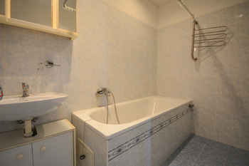 Koupelna - Prodej bytu 3+1 v družstevním vlastnictví 99 m², Hradec Králové