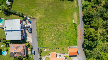 Pohled na pozemek - Prodej pozemku 930 m², Svinaře