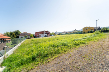 Pozemek ze západu - Prodej pozemku 930 m², Svinaře