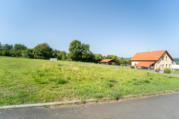 Pozemek z východu - Prodej pozemku 930 m², Svinaře