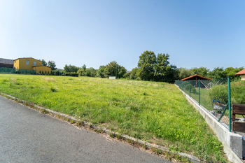 Pozemek z východu - Prodej pozemku 930 m², Svinaře