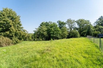 Pohled na pozemek - Prodej pozemku 1774 m², Svinaře