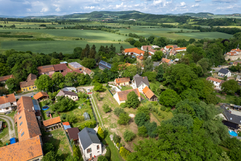 Pohled z ptačí perspektivy - Prodej pozemku 1774 m², Svinaře