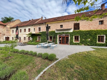 Zámecká restaurace - Prodej pozemku 1774 m², Svinaře