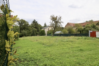 Pohled na pozemek - Prodej pozemku 1774 m², Svinaře