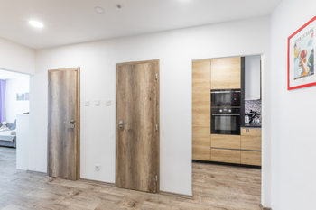 Spojovací chodba - Prodej bytu 3+1 v osobním vlastnictví 78 m², Praha 4 - Modřany