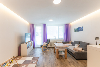 Obývací pokoj - Prodej bytu 3+1 v osobním vlastnictví 78 m², Praha 4 - Modřany 