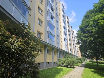 dům - Prodej bytu 3+1 v družstevním vlastnictví 72 m², Kopřivnice 