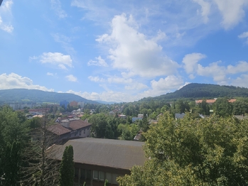 výhled z bakónu - Prodej bytu 3+1 v družstevním vlastnictví 72 m², Kopřivnice