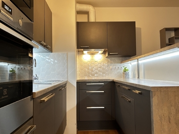 Pronájem bytu 2+kk v osobním vlastnictví 79 m², Praha 10 - Horní Měcholupy