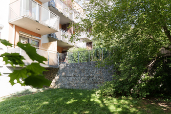 Prodej bytu 1+kk v osobním vlastnictví 65 m², Praha 5 - Smíchov