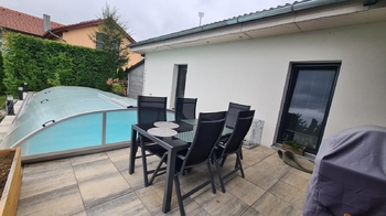 Posezení na terase pro letní nebo podzimní večery - Prodej domu 150 m², Sedlice